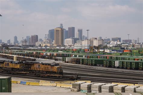 California passes 1st-in-nation emission rules for trains